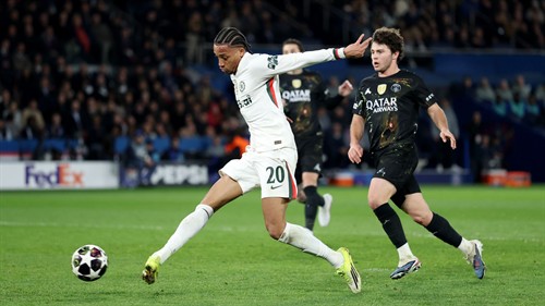 Chelsea star Pedro wants to reach Kane's level