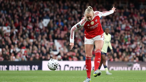 Blackstenius late show lifts Arsenal past Everton