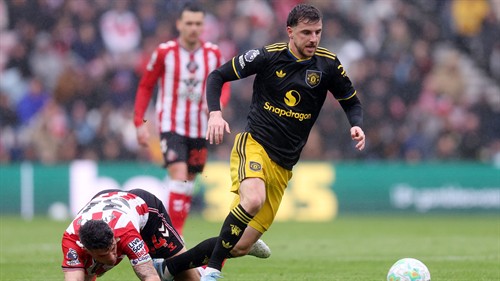 Owen branded a 'fool' by Mount's father after criticism of Man Utd midfielder