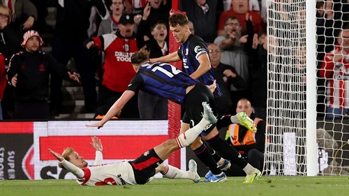 Ayling drops case vs Harwood-Bellis amid Saints 'spying' row