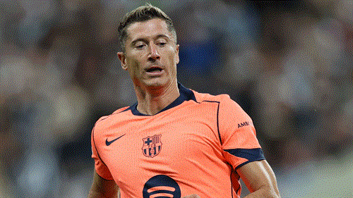 Lewandowski urged to join Man Utd after Barca exit