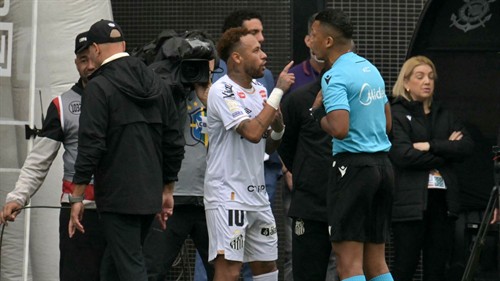 VIDEO: Neymar goes berserk as he's substituted by MISTAKE in Santos defeat