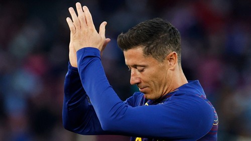 Ex-Barcelona star urges Lewandowski to consider sensational Wrexham transfer