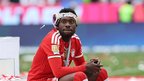Is Bayern seriously pursuing Davies's high-profile rival?