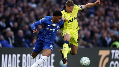 Enzo answers the call as Chelsea stars send Xabi a message