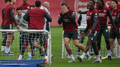 Dowman at Luton!? Wilshere jokes about wonderkid transfer talks