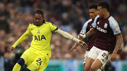 Spence set to play in protective mask due to broken jaw after elbow from Delap