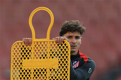 Julian Alvarez told to join PSG over Barcelona