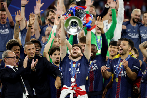Kvaratskhelia named Champions League Player of the Season, PSG dominate Team of the Season