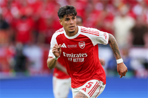 Barcelona weighing up move for on loan Arsenal ace Piero Hincapie