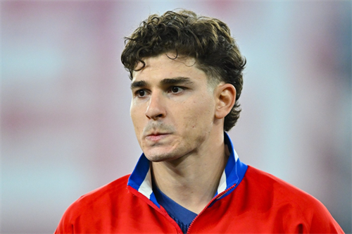 Barcelona firm favourites to sign Julian Alvarez as PSG pull out of race