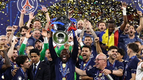 PSG chief laughs off Enrique contract concerns