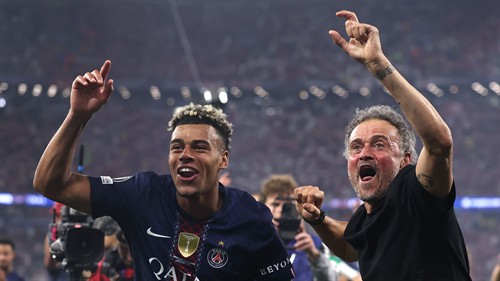 PSG chief laughs off Enrique contract concerns