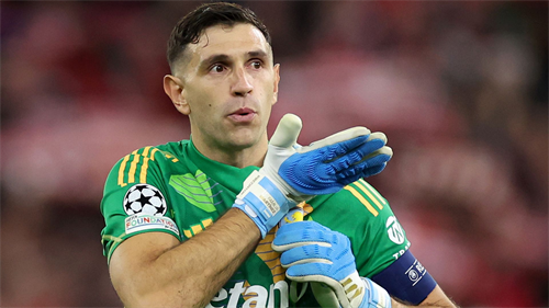 Juve eye Martinez after agreement to sign Alisson falls through