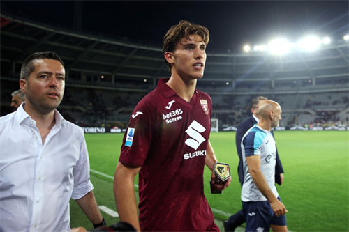 Brighton and Everton keen on former Chelsea midfield sensation