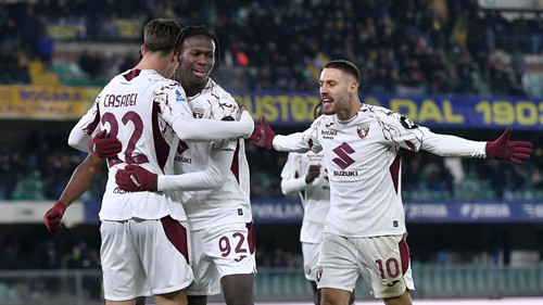 Brighton and Everton eye ex Chelsea midfielder
