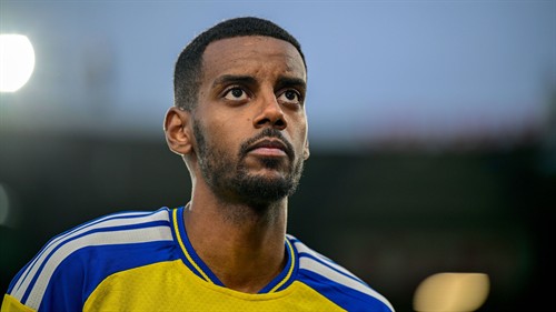Potter defends Gyokeres and backs Isak despite criticism