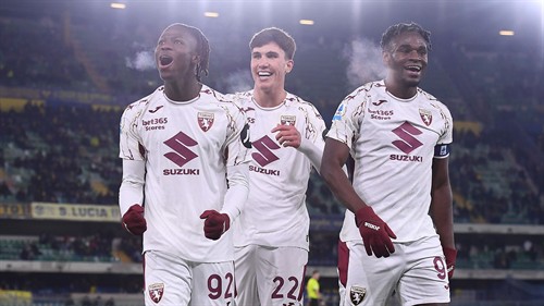 Brighton and Everton eye ex Chelsea midfielder