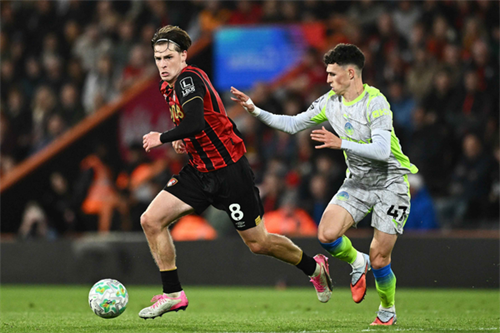Man United plot move for Bournemouth’s Alex Scott