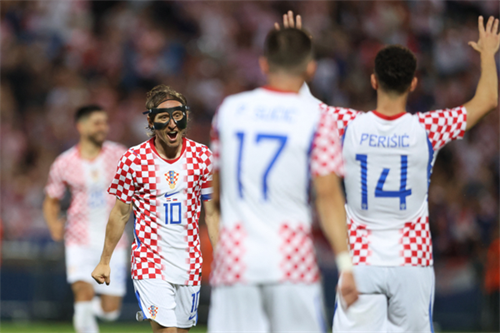 Croatia 2-1 Slovenia: Modric and Pasalic fire Croatia to late friendly win over Slovenia