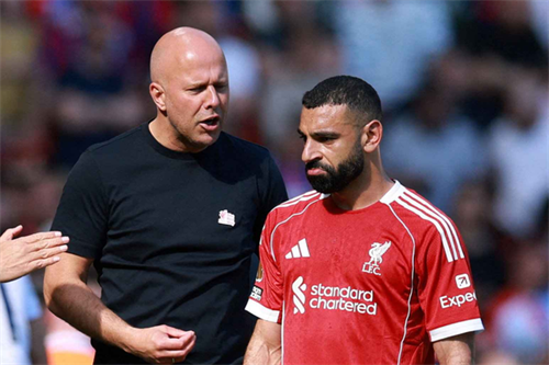 Former Liverpool star slams Jamie Carragher for ‘disgusting’ Mohamed Salah criticism