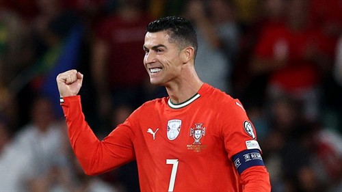 Ronaldo isn't 'extraterrestrial, he's normal', says ex-team-mate