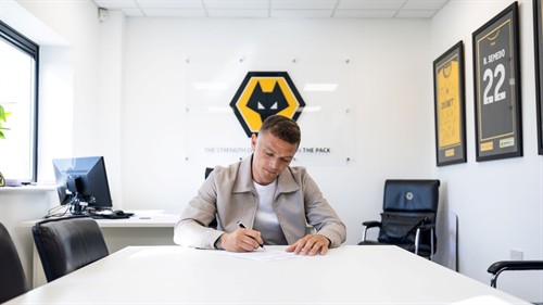 Trippier completes free transfer move to Wolves