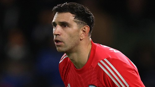 Aston Villa goalkeeper Martinez verbally agrees Juventus transfer
