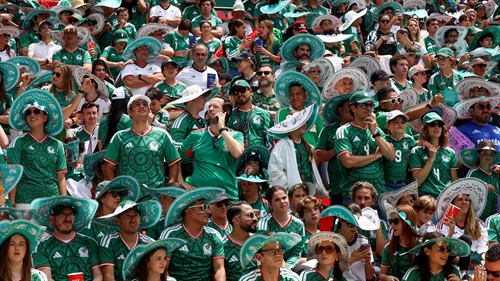 Qui?ones makes World Cup statement, Montes baffles with red card