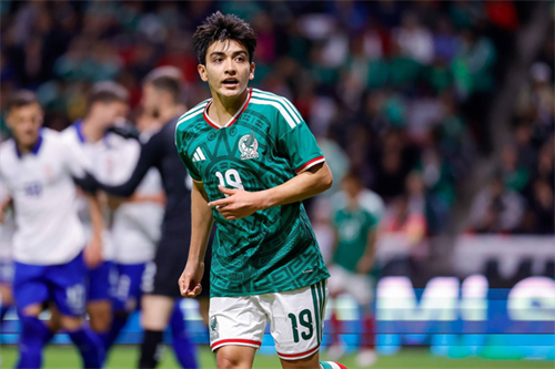 Gilberto Mora becomes youngest Mexican player to feature at a World Cup