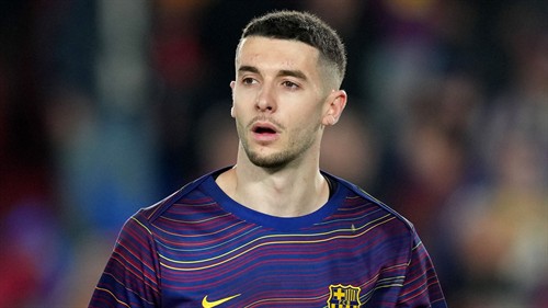 Barcelona midfielder Casado agrees summer exit