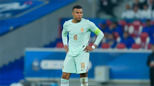 Dembele blasts 'very unfair' Mbappe treatment