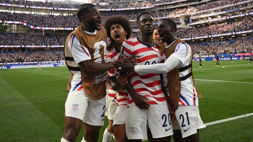 Bizarre attempted pitch invasion at USMNT game! Fan immediately tackled by security after leaping from the stands during World Cup win over Paraguay