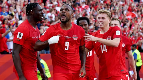 Planes, trains & automobiles! Reynolds’ epic trip to World Cup