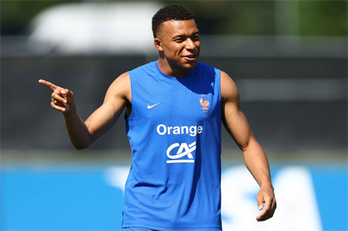 Kylian Mbappe blown away by 'very aggressive' France teammate