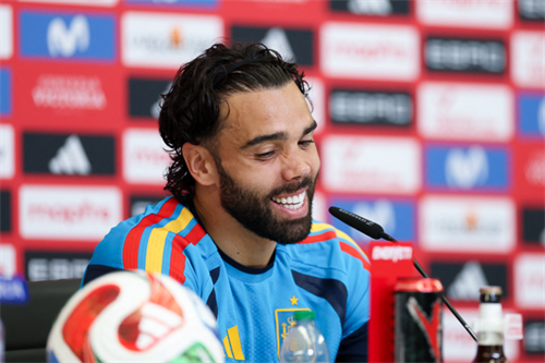David Raya jokes Spain 'in good hands' amid three-horse goalkeeper race