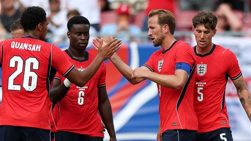Hurst backs Kane for World Cup final treble