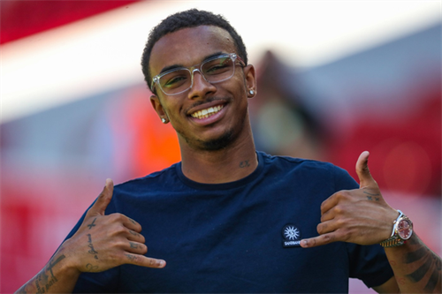 Barcelona 'closely following' Junior Kroupi as doubts emerge over Alvarez deal