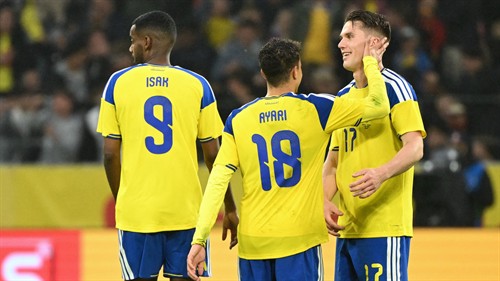 Potter left with bloodied ear after Sweden's 5-1 thumping of Tunisia in World Cup opener