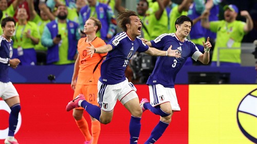 Van Dijk not a fan of World Cup hydration breaks