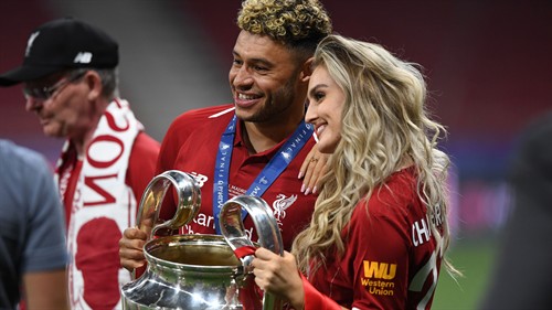 Oxlade-Chamberlain marries Perrie in star-studded wedding