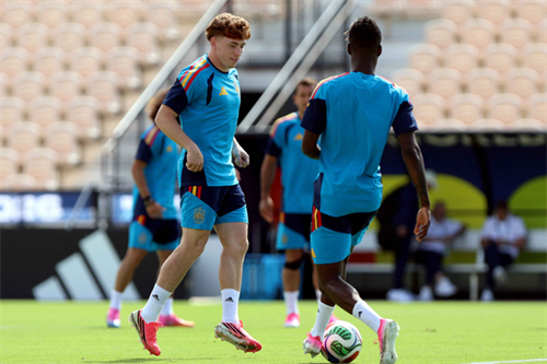 Liverpool complete Victor Munoz hijack as contract details revealed