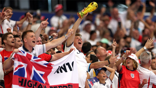 Singing Oasis at Rodeos, Cowboy hats - England fans go full Texas