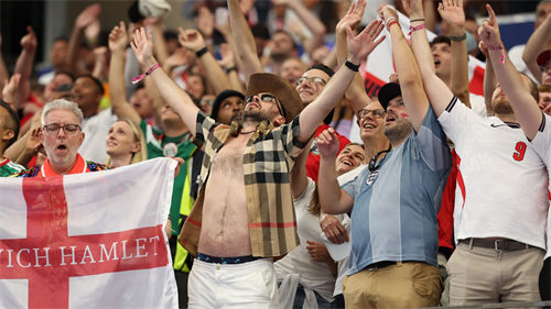 Singing Oasis at Rodeos, Cowboy hats - England fans go full Texas
