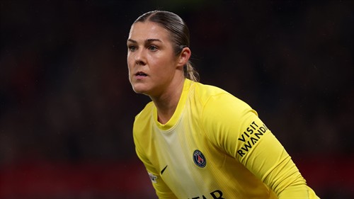 Earps completes WSL return after PSG exit