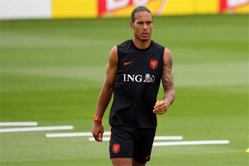 Van Dijk suffers injury scare in Netherlands win over Sweden