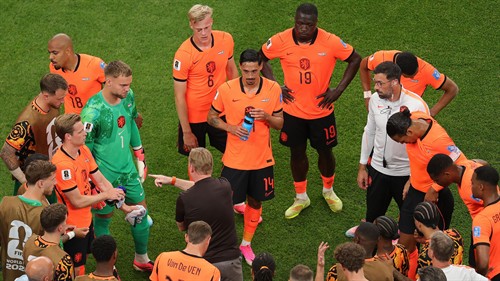 Van Dijk suffers injury scare with Netherlands