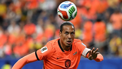 Van Dijk suffers injury scare with Netherlands