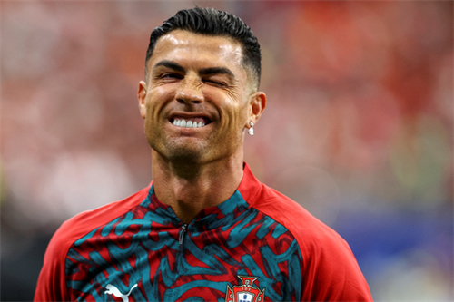 Conceicao denies Ronaldo pressure in Portugal camp