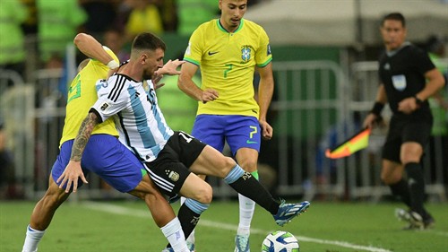 Carlos insists Brazil 'will improve a lot' with Neymar back